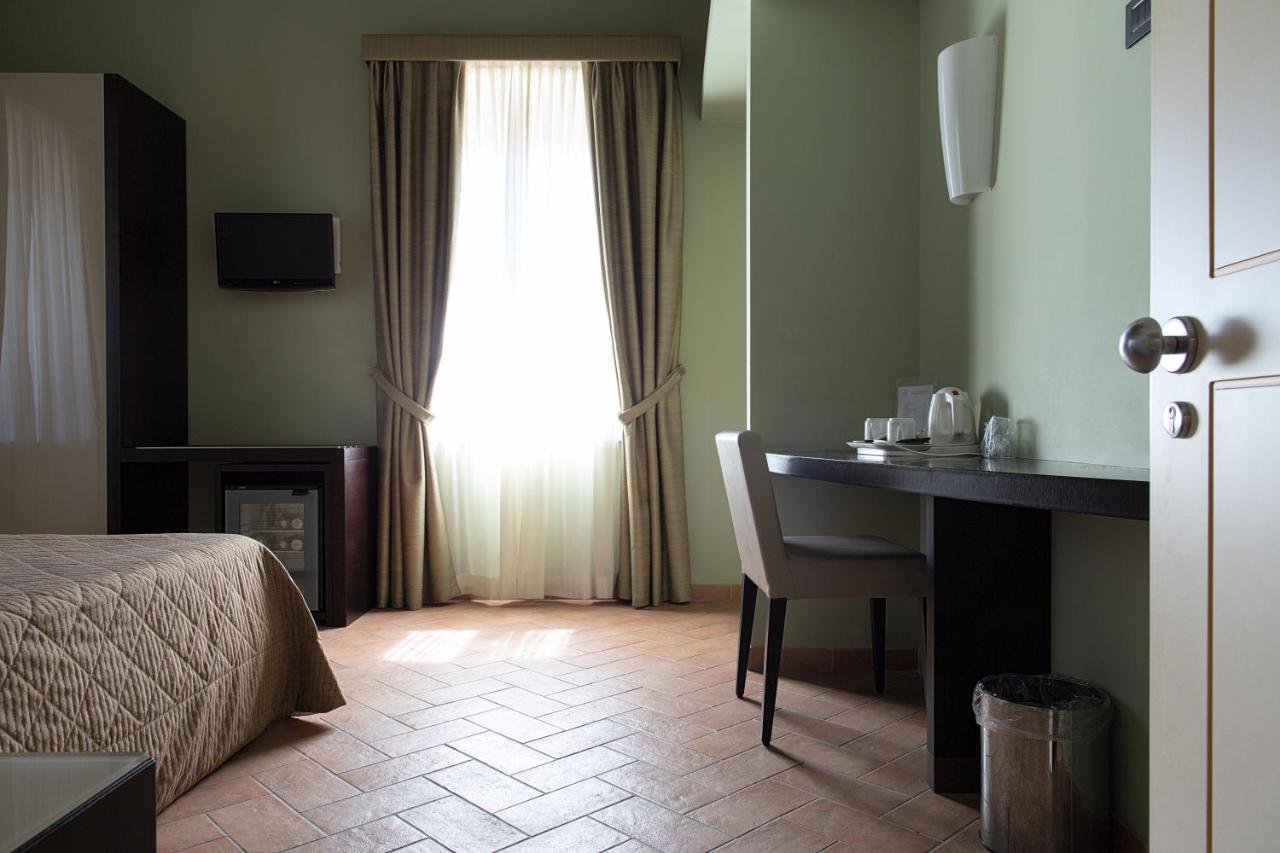 Готель Magione Papale Relais Л'Аквіла Екстер'єр фото