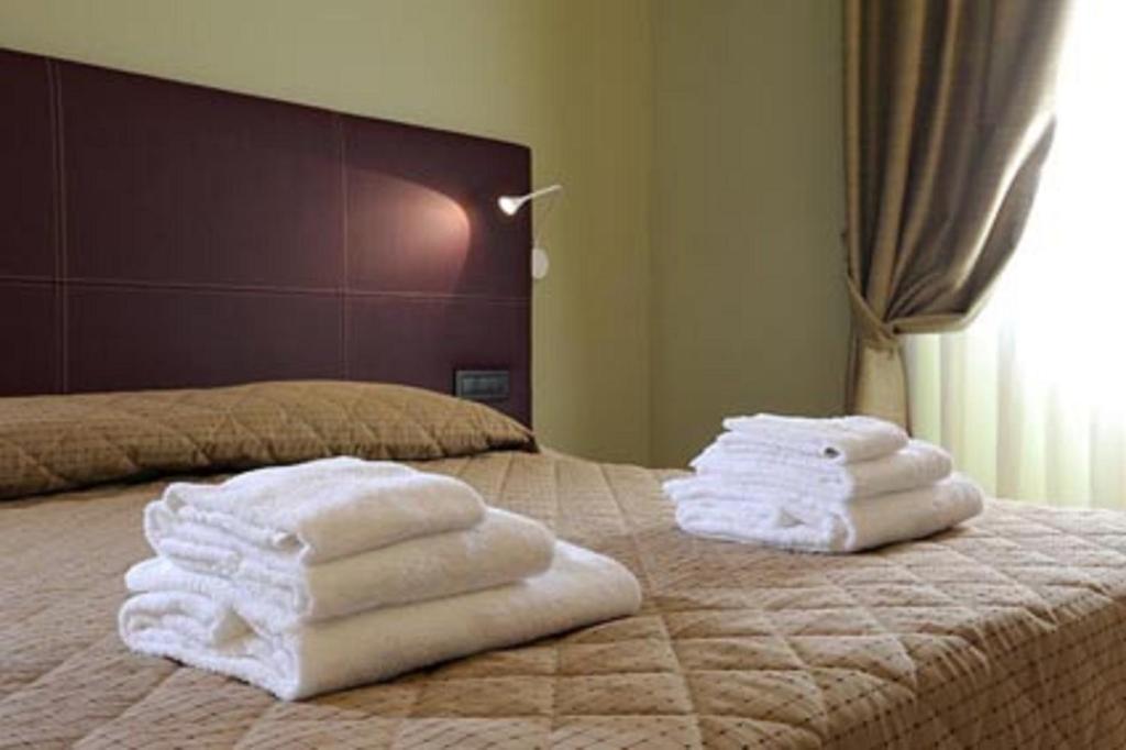 Готель Magione Papale Relais Л'Аквіла Номер фото